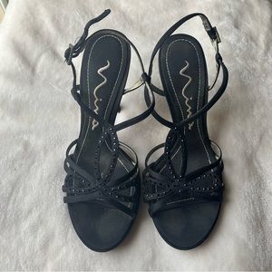 Women’s Nina brand heels. Size 6, used, good condition. Includes bag.